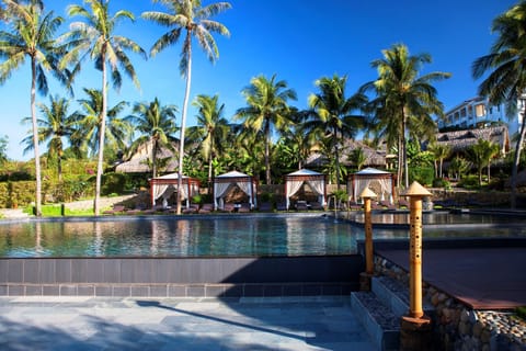 Outdoor pool, sun loungers