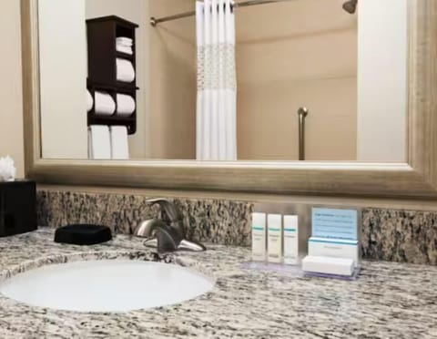 Room, 2 Queen Beds, Non Smoking (Drinks & Snacks) | Desk, iron/ironing board, free WiFi, bed sheets