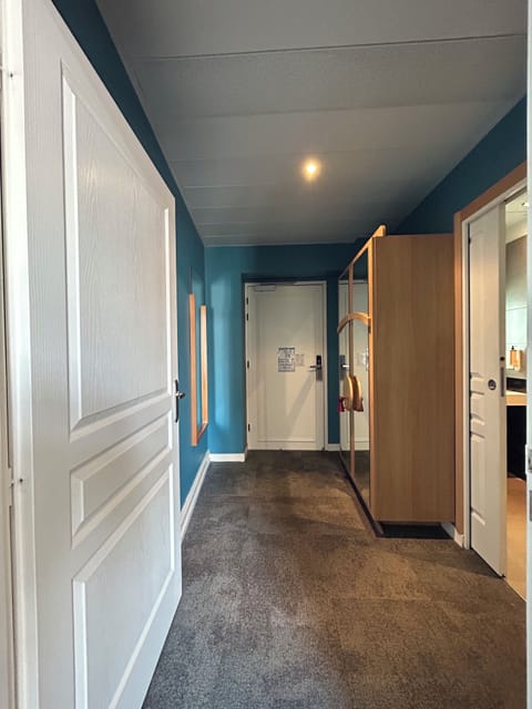 Premium bedding, pillowtop beds, in-room safe, blackout drapes