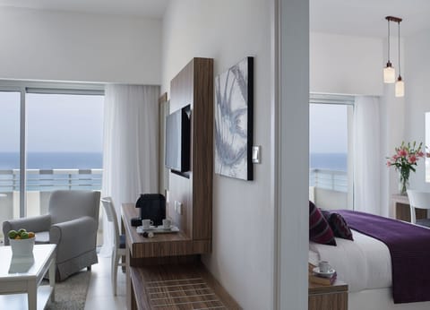 Junior Suite Sea View | Hypo-allergenic bedding, free WiFi, bed sheets