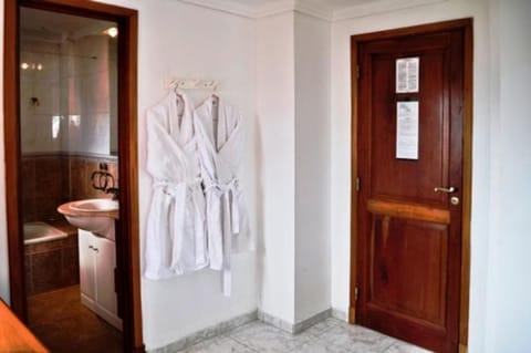 Triple Room | Bathroom | Shower, hair dryer, bidet, towels