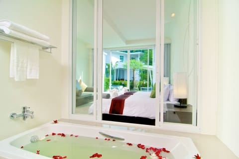 Deluxe Room, Pool Access | Bathroom | Separate tub and shower, rainfall showerhead, free toiletries