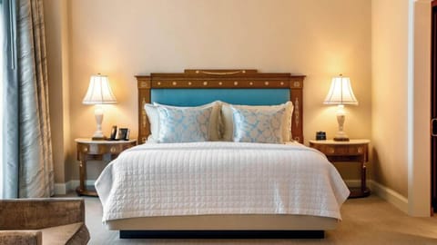 Presidential Suite | Premium bedding, down comforters, minibar, in-room safe