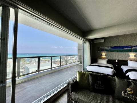 Deluxe Suite Condo with Partial Ocean View, Non Smoking | Down comforters, free WiFi, bed sheets