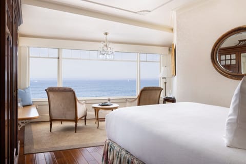 Deluxe Room, 1 Queen Bed, Sea View | Hypo-allergenic bedding, free WiFi, bed sheets