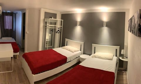 Twin Room | Desk, free WiFi, bed sheets