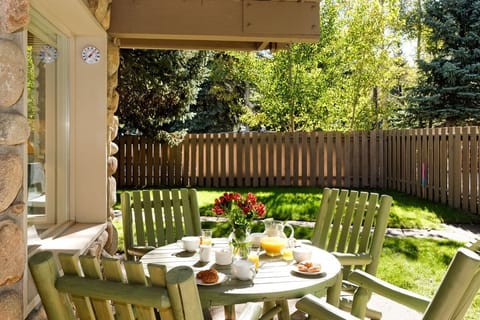 Condo, 2 Bedrooms | Outdoor dining