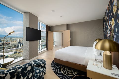 Luxury Suite, 3 Bedrooms | Premium bedding, down comforters, pillowtop beds, minibar