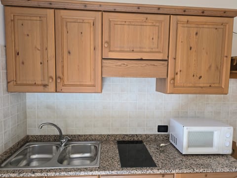 Premium bedding, down comforters, memory foam beds, desk