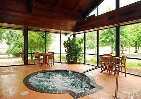 Indoor spa tub