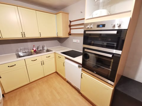 Apartment | Private kitchen | Fridge, microwave, oven, stovetop