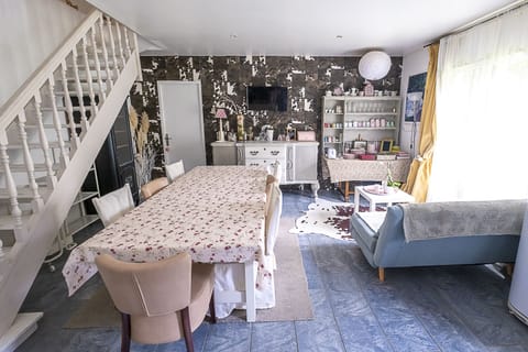 Cottage, Ensuite, Garden View | Dining