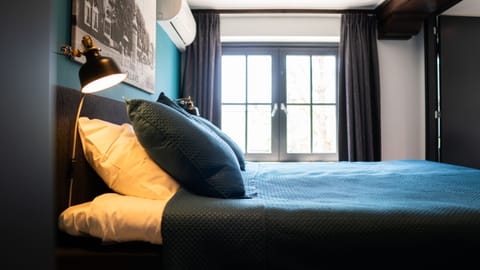 Cribs/infant beds, rollaway beds, free WiFi, bed sheets