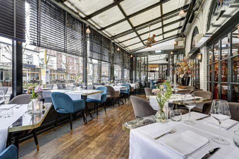 Breakfast, lunch, dinner served; alfresco dining