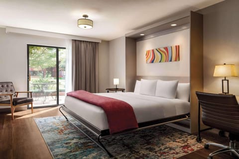 Suite, 1 King Bed, Non Smoking | Premium bedding, pillowtop beds, in-room safe, desk