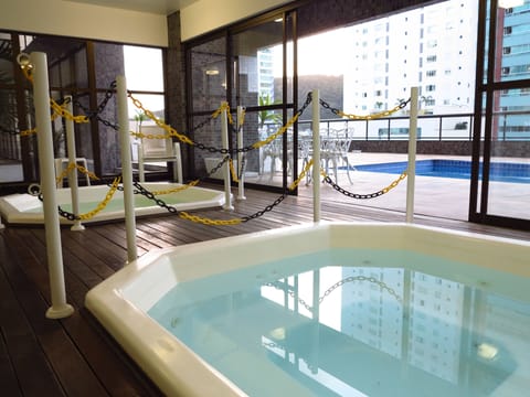 Indoor spa tub