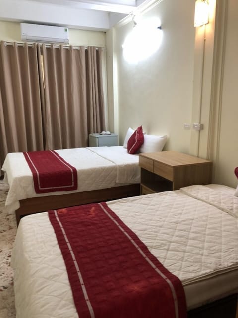 Triple Room | Minibar, desk, free WiFi, bed sheets