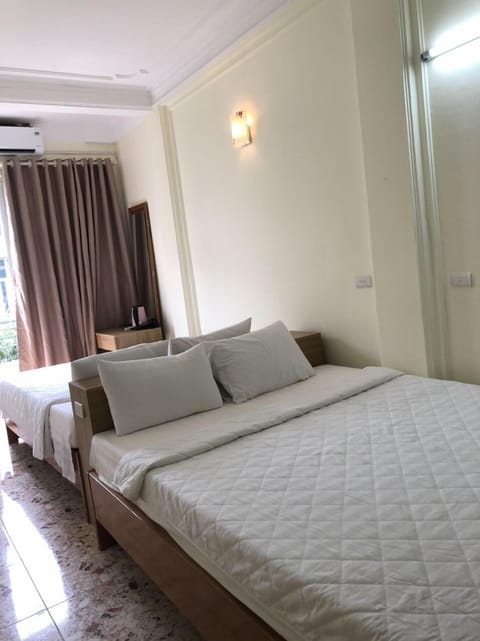 Double or Twin Room | Minibar, desk, free WiFi, bed sheets