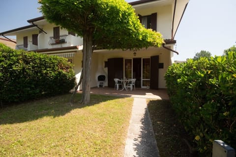 Villa, 2 Bedrooms, Balcony, Garden View | BBQ/picnic area