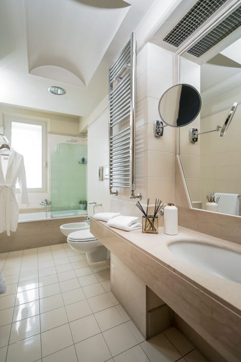 Deep soaking tub, free toiletries, hair dryer, bidet