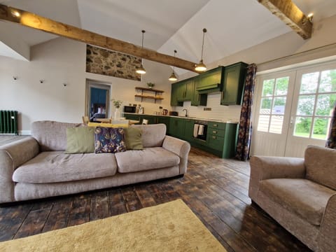 Traditional Cottage, Private Bathroom | Lounge