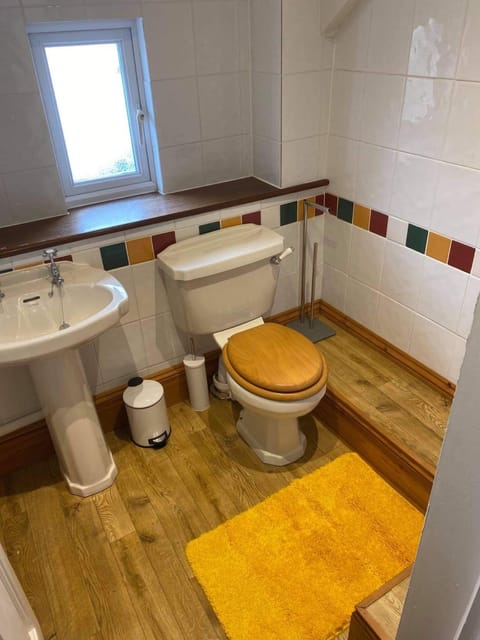 Standard Double Room, Ensuite, Garden View (The Martlet Room) | Bathroom | Towels