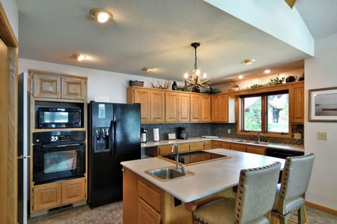 House, Multiple Beds, Jetted Tub (Cheif Lake Lodge) | Private kitchen | Fridge, microwave, oven, stovetop