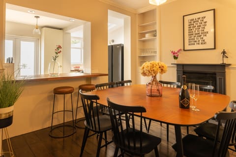 Superior House, Private Bathroom (Langleigh Villa) | Restaurant