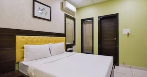 Deluxe Double Room, City View (AC) | Egyptian cotton sheets, premium bedding, down comforters