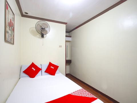 Economy Double Room | Bed sheets