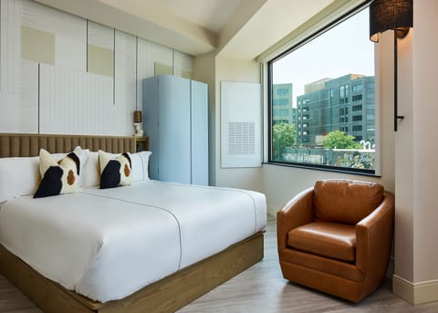 Junior Suite | Premium bedding, down comforters, pillowtop beds, in-room safe