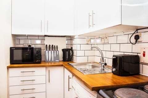 Apartment | Private kitchen | Fridge, microwave, oven, stovetop