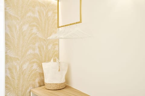 Design Double Room, Private Bathroom, City View (5)