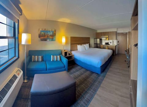 Desk, iron/ironing board, rollaway beds, free WiFi