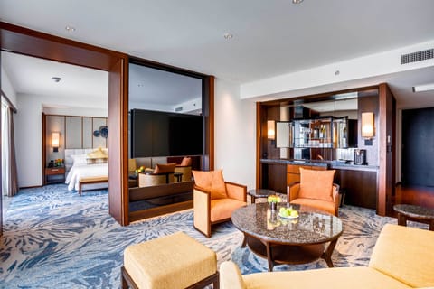 Camellia Suite with Club Lounge Access | Free minibar items, in-room safe, desk, blackout drapes