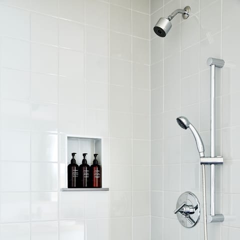 Combined shower/tub, designer toiletries, hair dryer, towels