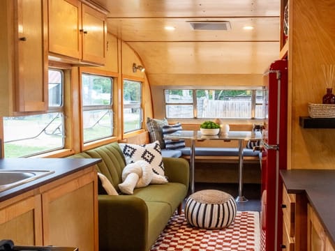 Classic Mobile Home, 1 Double Bed, Kitchen, River View | Living area | 40-inch flat-screen TV with cable channels, TV, Netflix