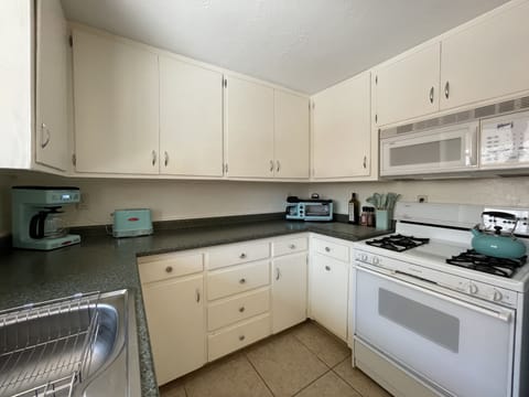 Vacation Home | Private kitchen | Fridge, microwave