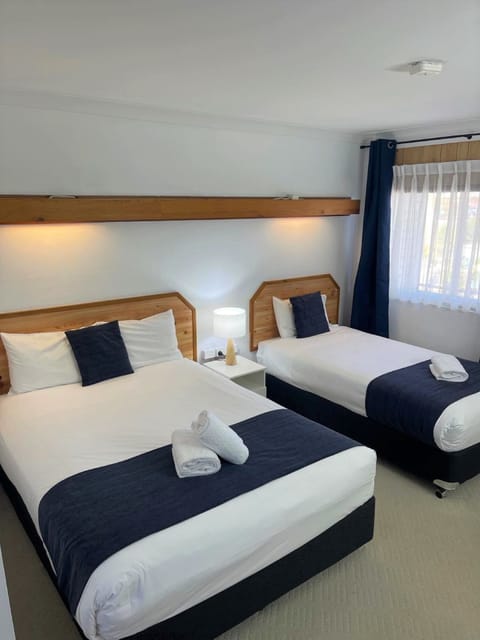 Standard Twin Room | Desk, iron/ironing board, free WiFi, bed sheets