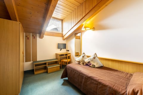 Single Room (Young) | In-room safe, free WiFi