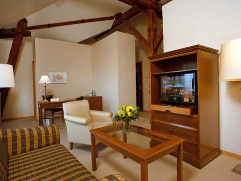 Suite | Free minibar, in-room safe, desk, soundproofing