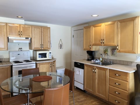 Bell Island Suite | Private kitchen