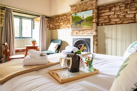 Superior Suite, Ensuite, Courtyard View (Suite ) | Individually decorated, individually furnished