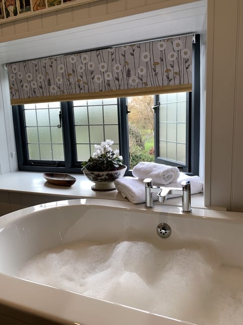 Superior Suite, Ensuite, Courtyard View (Suite ) | Bathroom