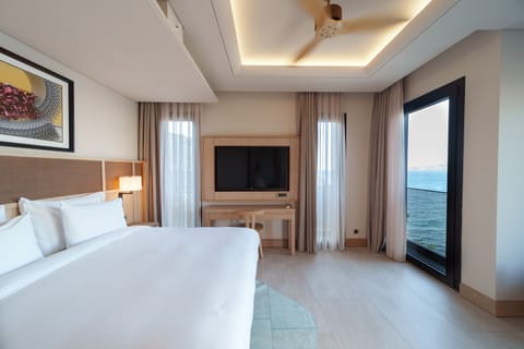 Executive Suite, 1 King Bed, Sea View | Premium bedding, down comforters, minibar, in-room safe