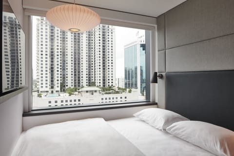 Room, 1 King Bed | City view