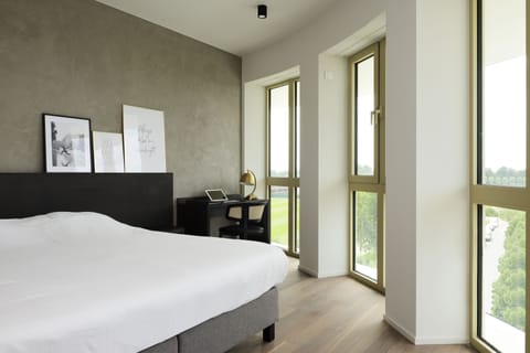 Superior Double Room | Minibar, in-room safe, desk, laptop workspace