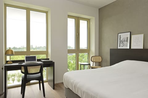 Minibar, in-room safe, desk, laptop workspace