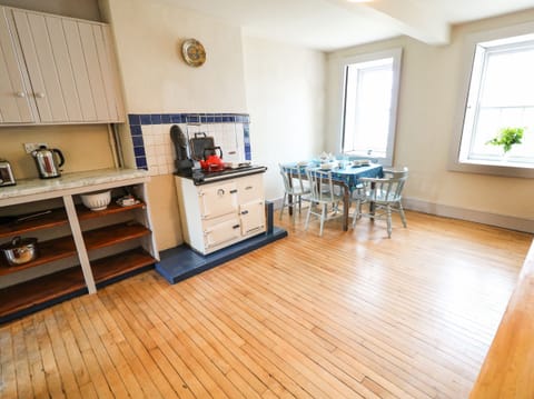 Cottage | 4 bedrooms, individually decorated, individually furnished, free WiFi