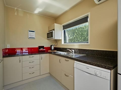 Two Bedroom Motel (sleeps 6) | Private kitchen | Fridge, microwave